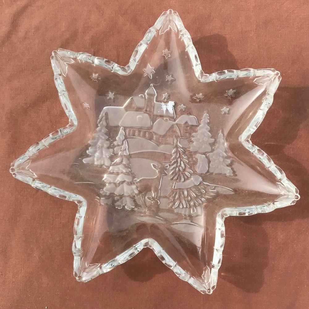 Mikasa Clear Star Glass Dish with Winter Scene